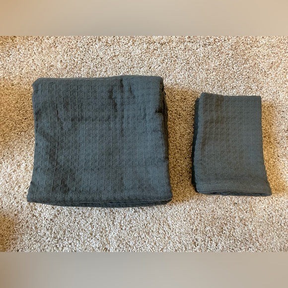 Bathen Waffle Towels (Set of 4) in Charcoal - Picture 5 of 5